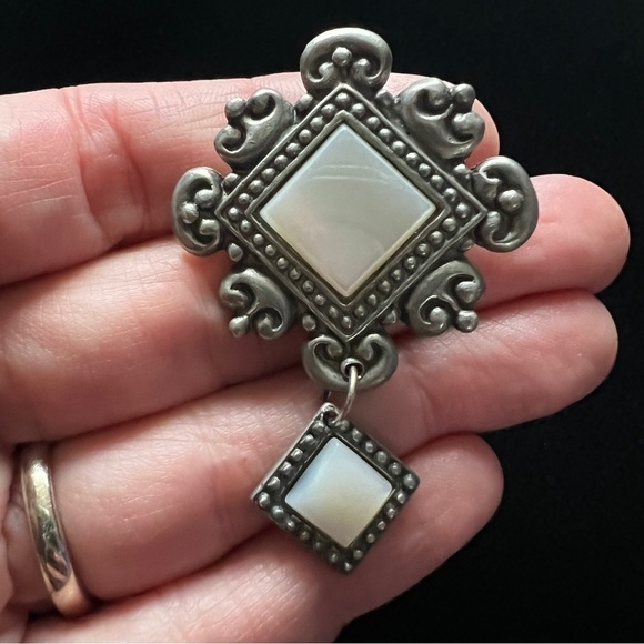 Pewter Victorian Revival Brooch Faux Mother of Pearl Seagull Pewter Canada - Picture 5 of 6